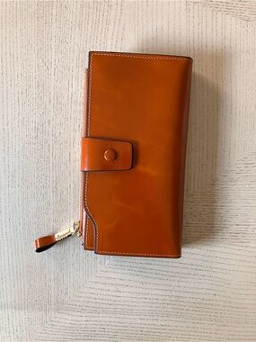 Women’s RFID Blocking Large Capacity Clutch Wallet in Luxury Wax Leather